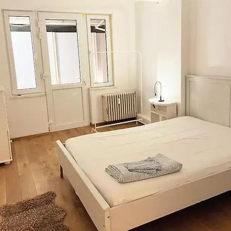 Superbe Aéroport Et Gare Charleroi